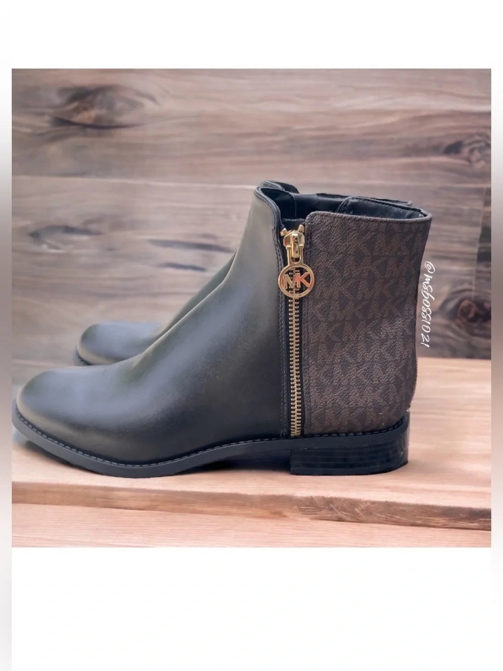 LAST PAIR! Michael Kors Black/Brown Leather Boots Sz 8 BRAND NEW NEVER WORN